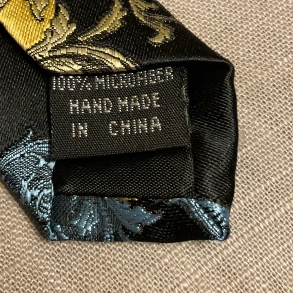 Elegant Yellow and Black Silk Tie - Picture 4 of 5